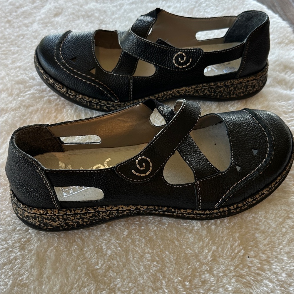 Reiker sandals